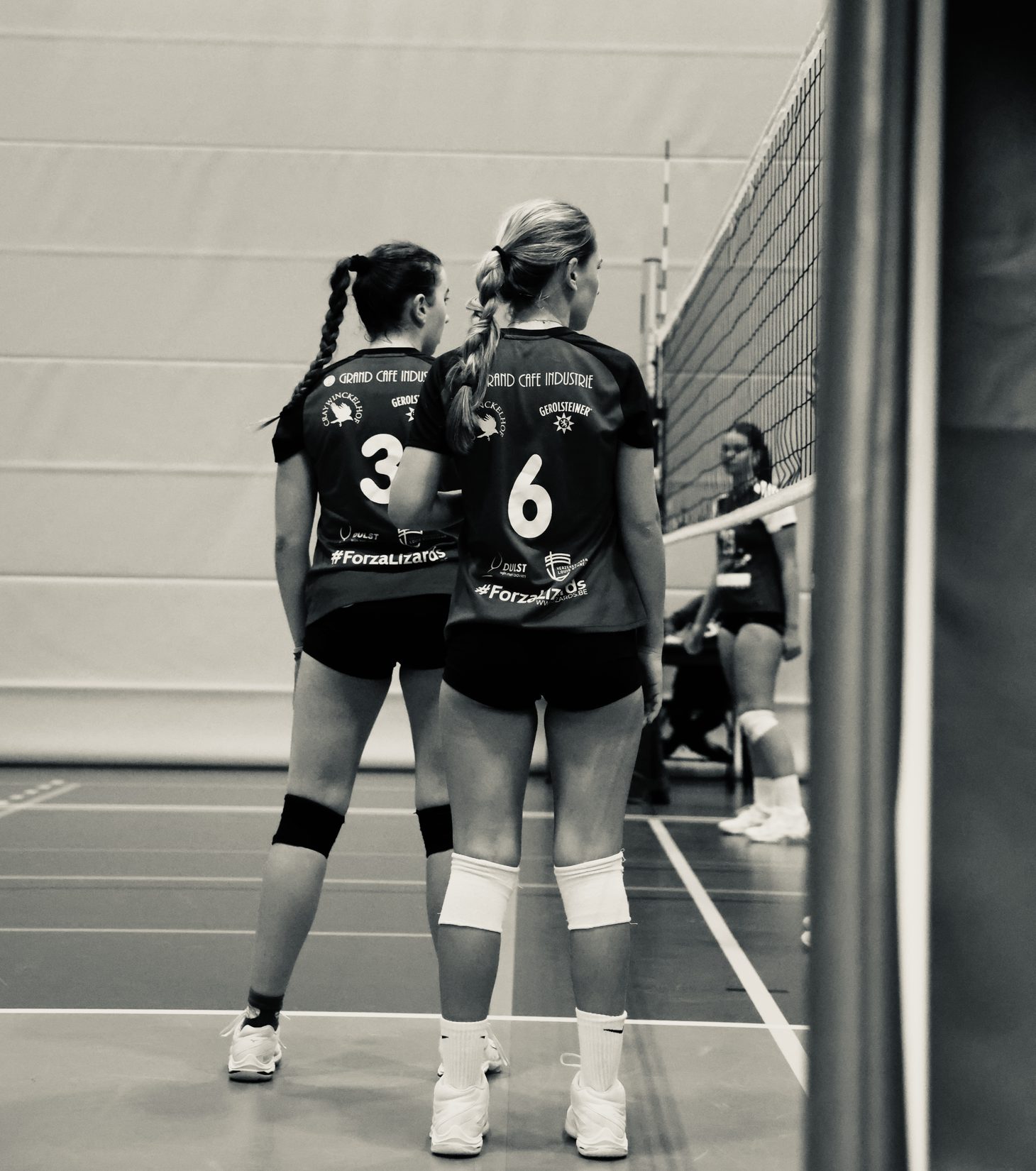 Volleybal twee speelsters 3 en 6